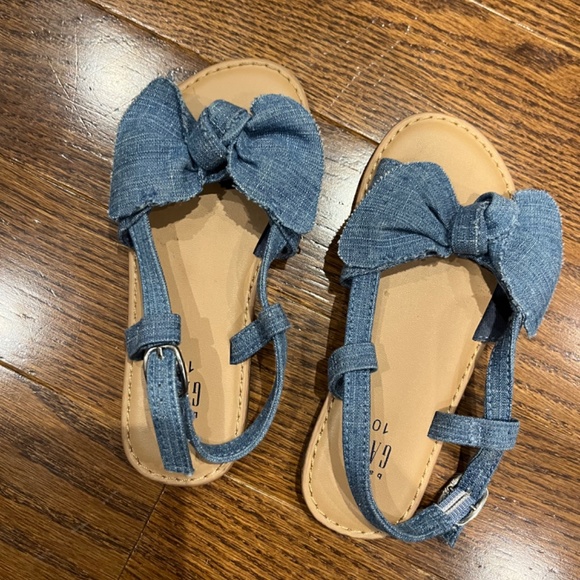 excellent condition GAP toddler sandals - Picture 2 of 2